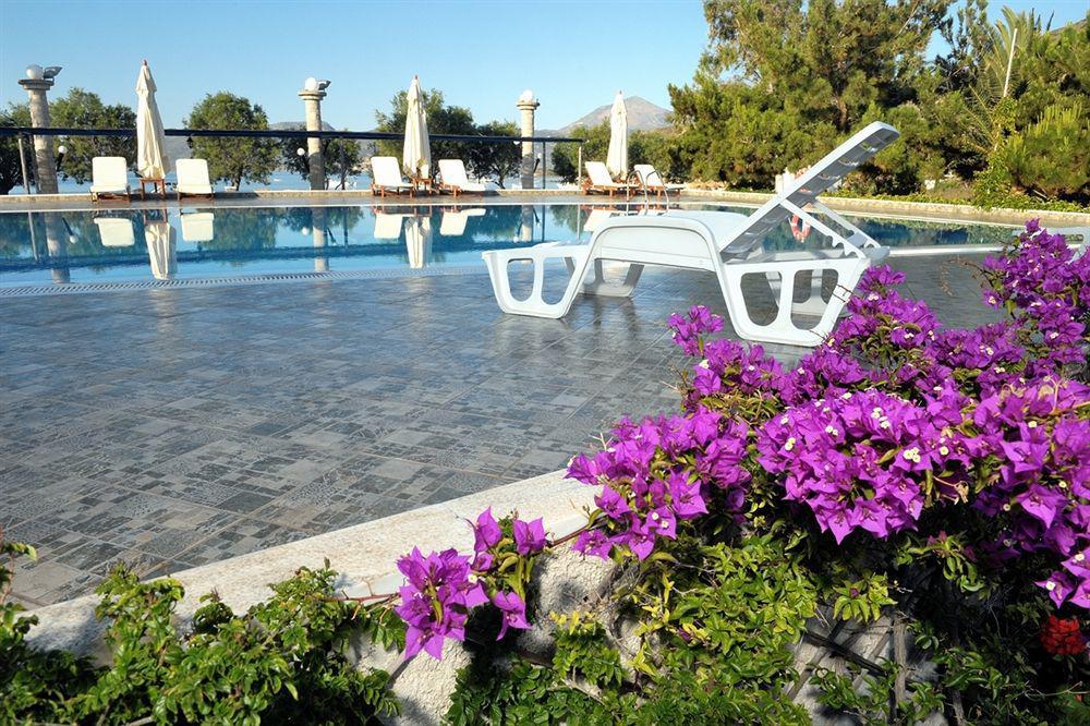 Lagada Beach Hotel Adamantas  Bagian luar foto