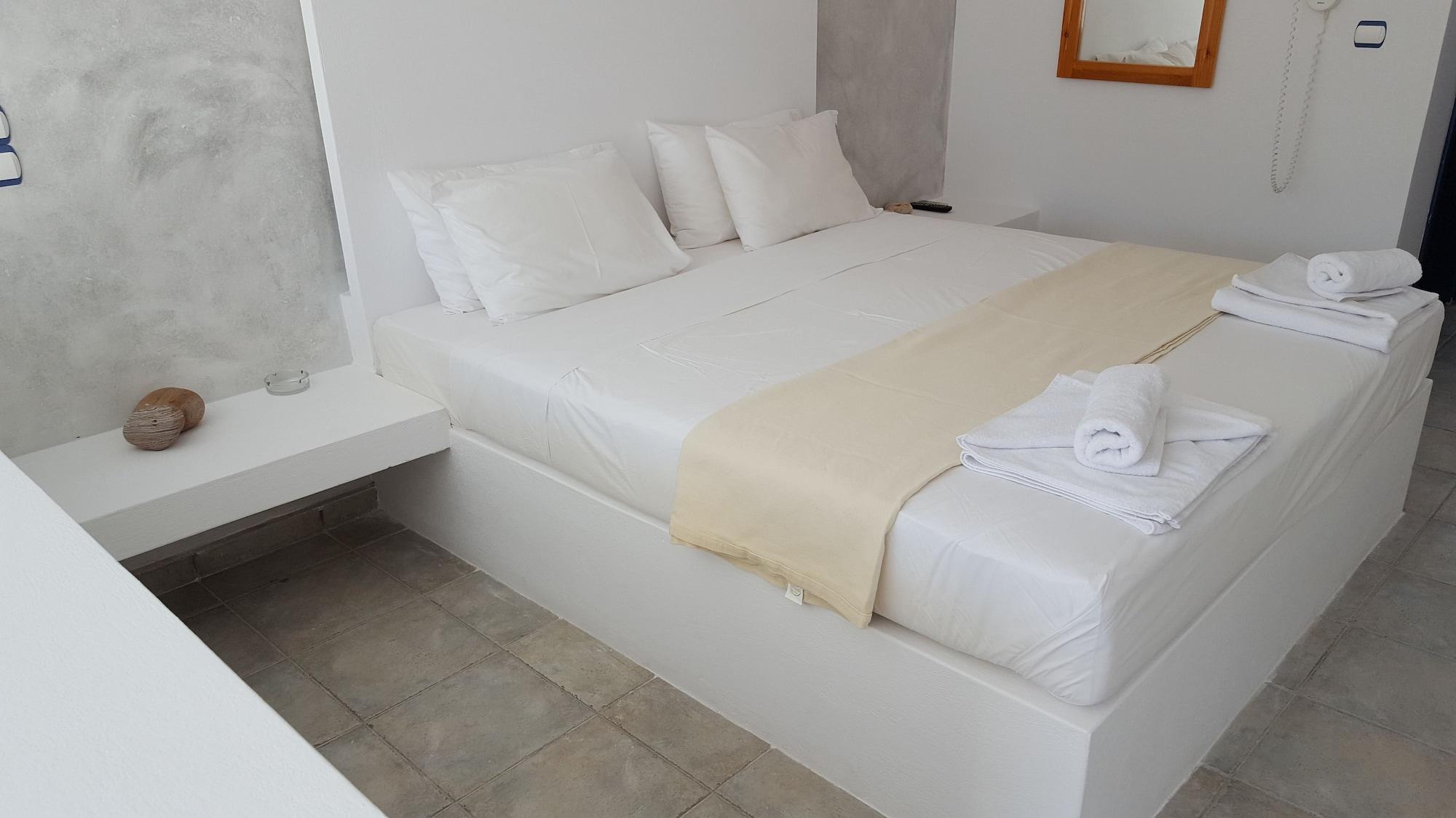 Lagada Beach Hotel Adamantas  Bagian luar foto