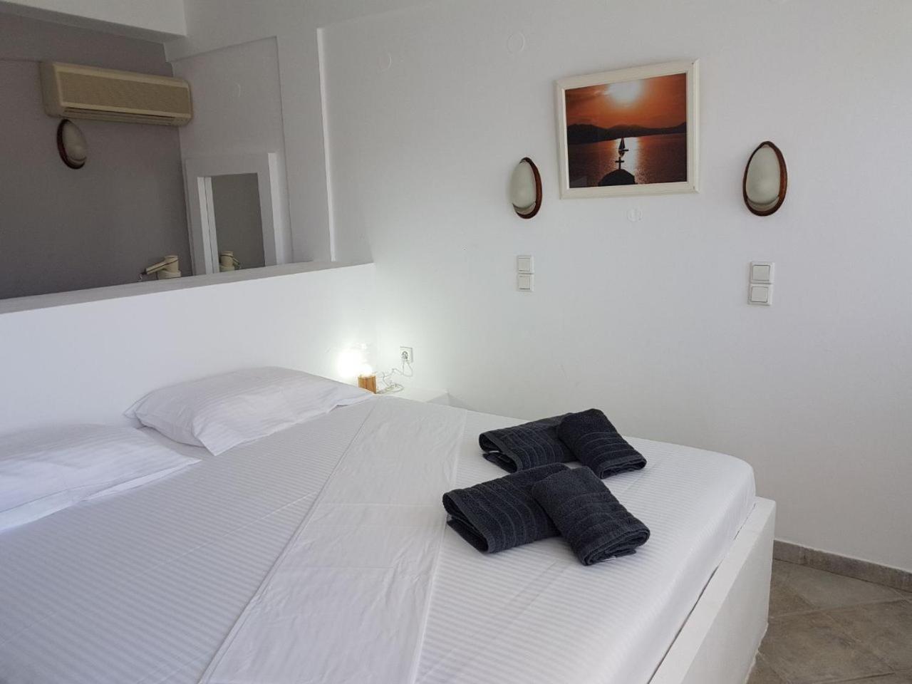 Lagada Beach Hotel Adamantas  Bagian luar foto