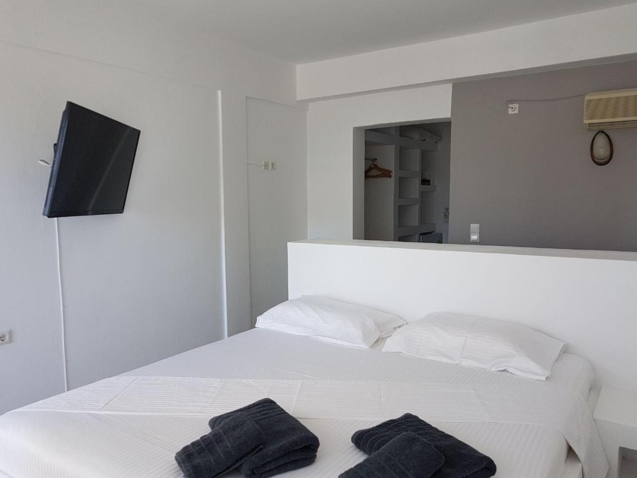 Lagada Beach Hotel Adamantas  Bagian luar foto