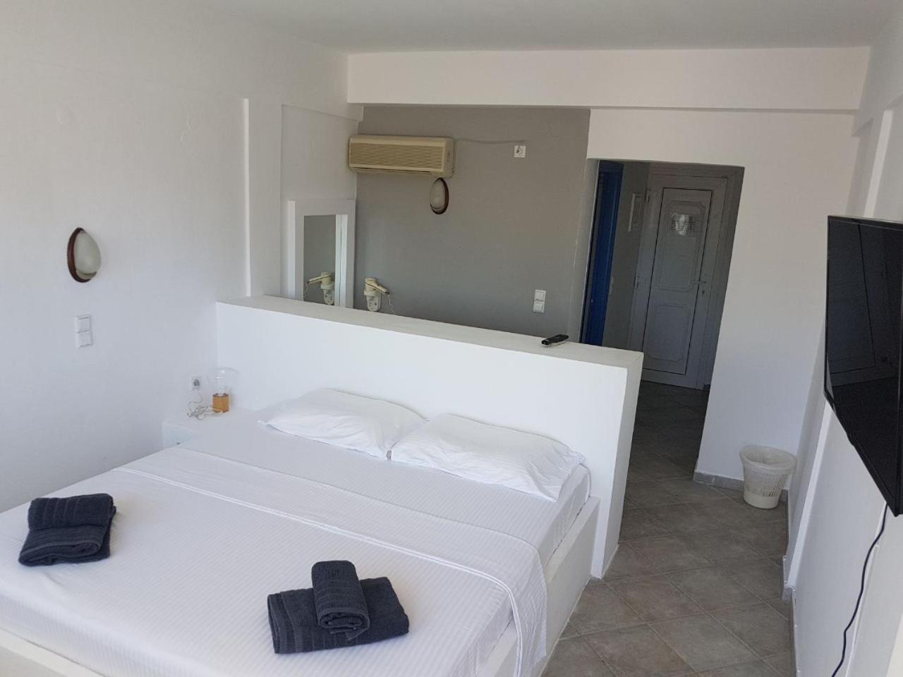 Lagada Beach Hotel Adamantas  Bagian luar foto