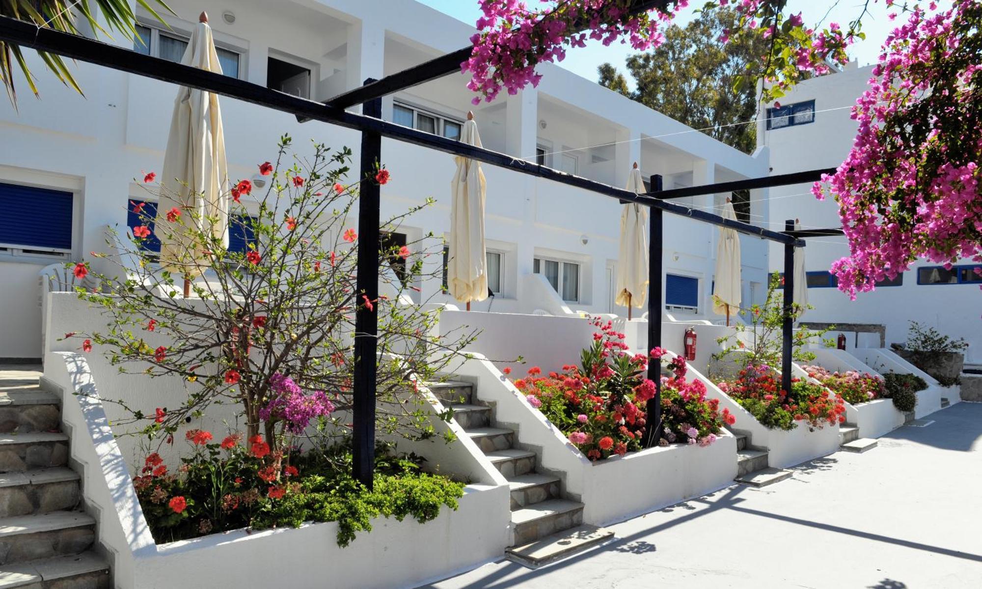 Lagada Beach Hotel Adamantas  Bagian luar foto