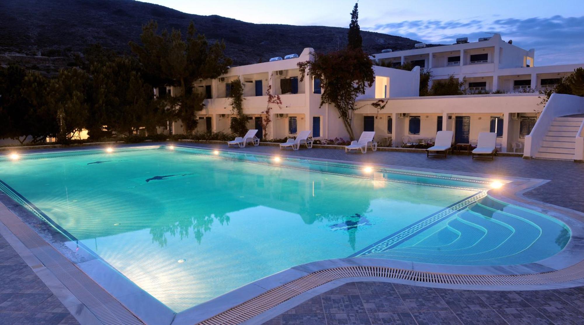 Lagada Beach Hotel Adamantas  Bagian luar foto