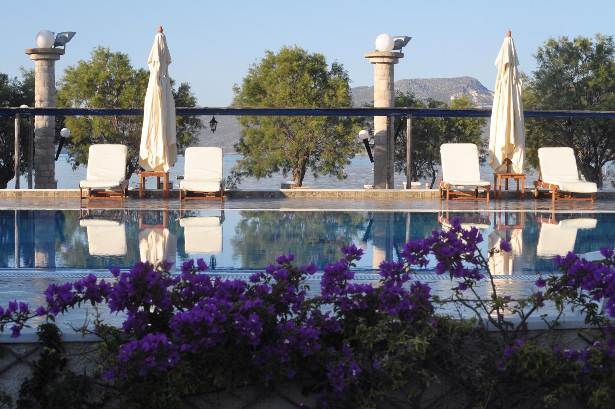 Lagada Beach Hotel Adamantas  Bagian luar foto
