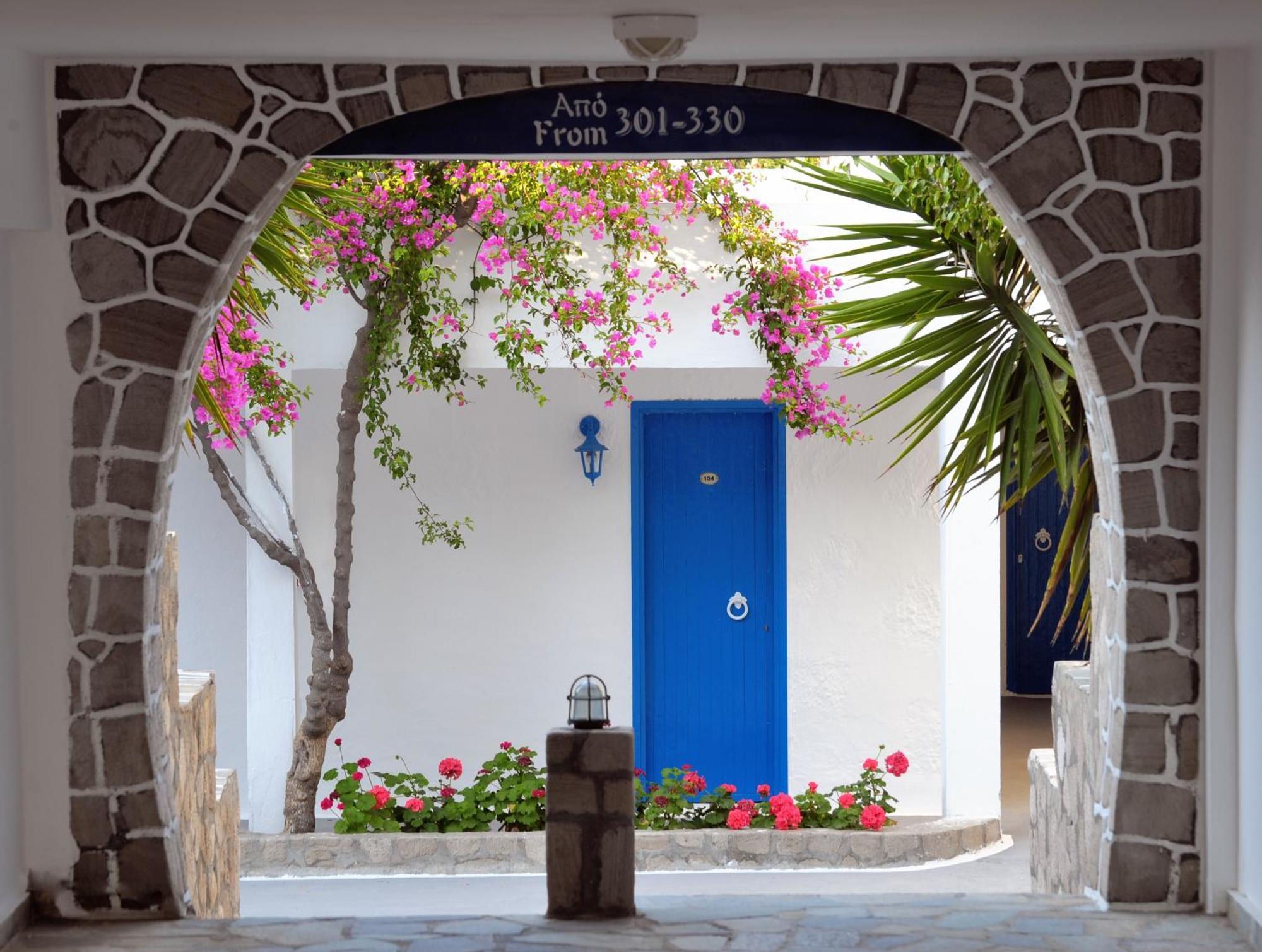 Lagada Beach Hotel Adamantas  Bagian luar foto